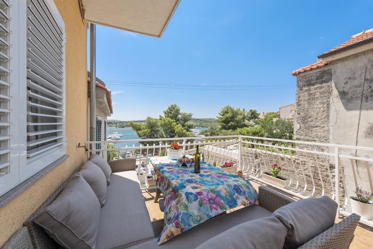 Apartments Tara, Sibenik - Mandalina Luaran gambar